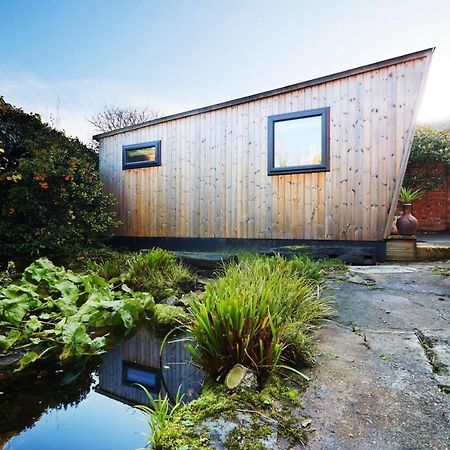 The Cabin Bed & Breakfast Flore Bagian luar foto