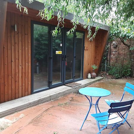 The Cabin Bed & Breakfast Flore Bagian luar foto