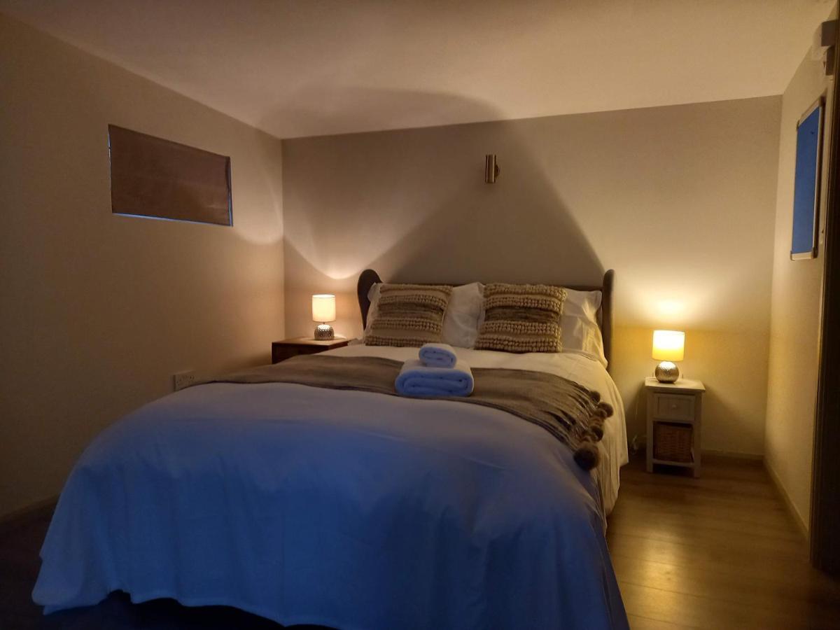The Cabin Bed & Breakfast Flore Bagian luar foto